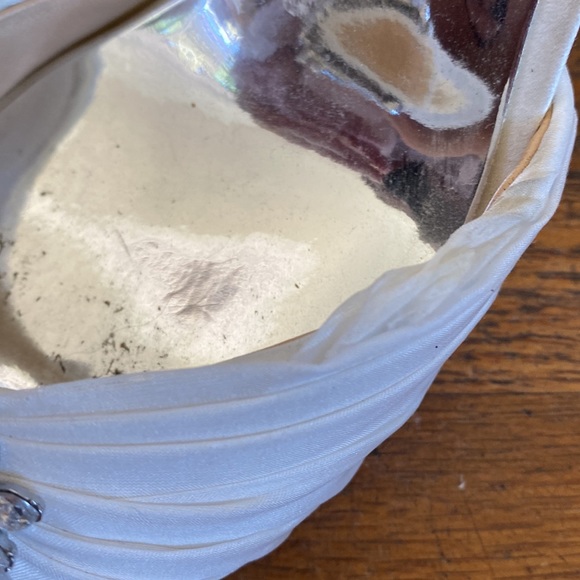 White peep toe Badgley Mischka heels with stunning embellishment - Picture 7 of 9